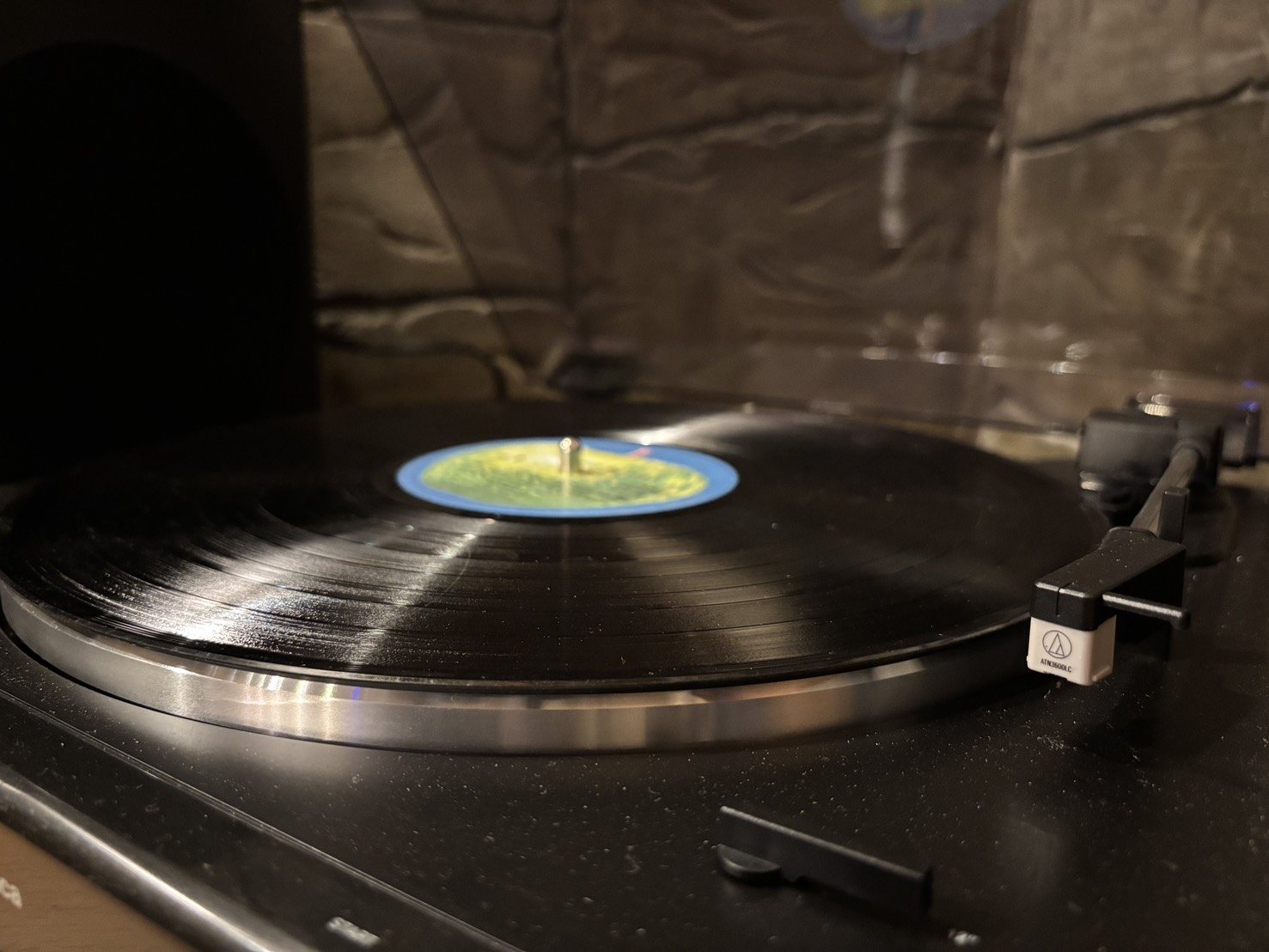 ターンテーブルとレコードジャケット
